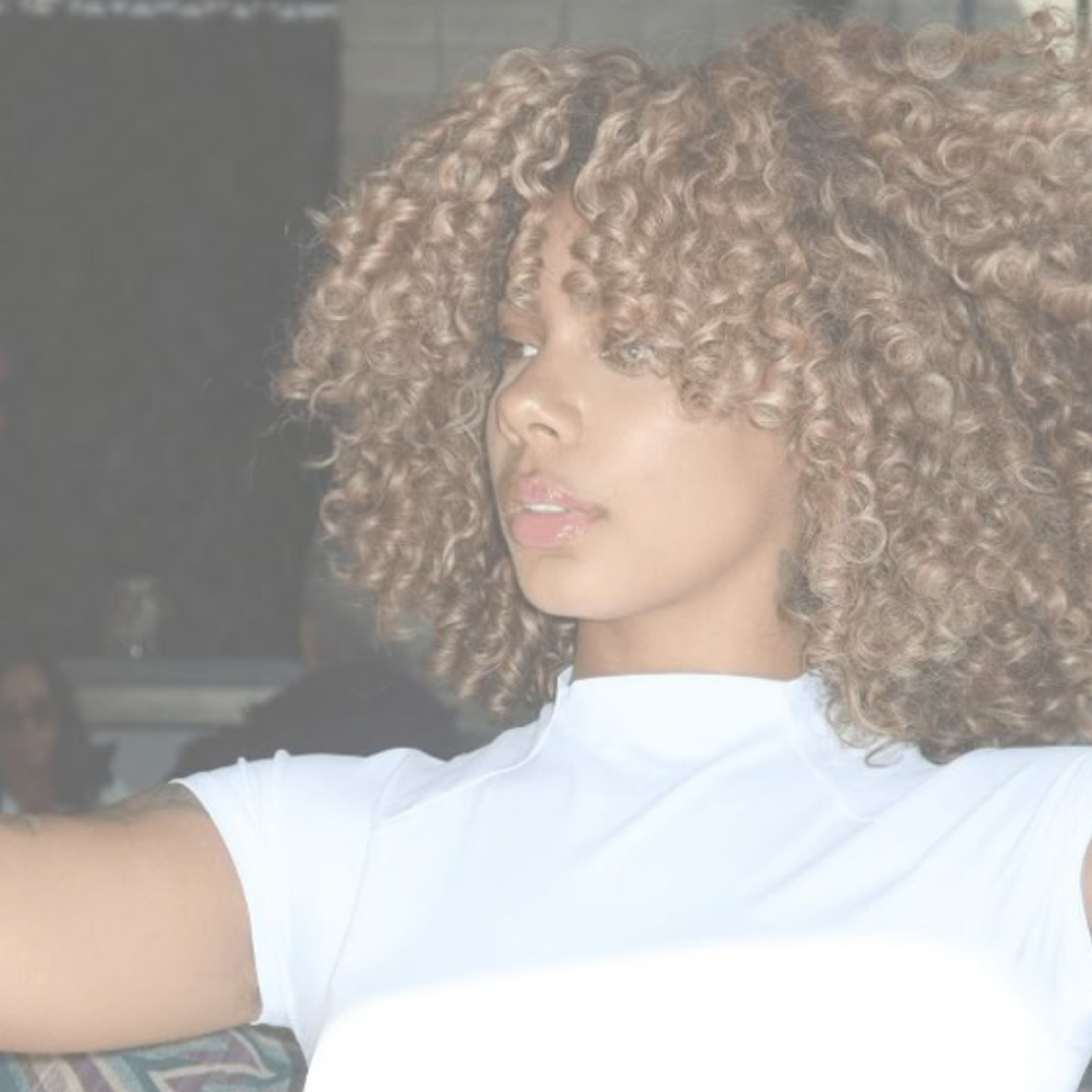 Cheveux bouclés